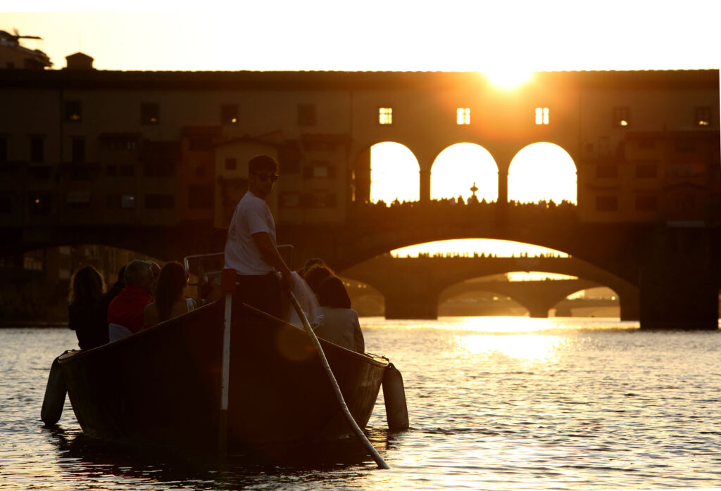 Si Naviga sull'Arno con le barchette dei Renaioli